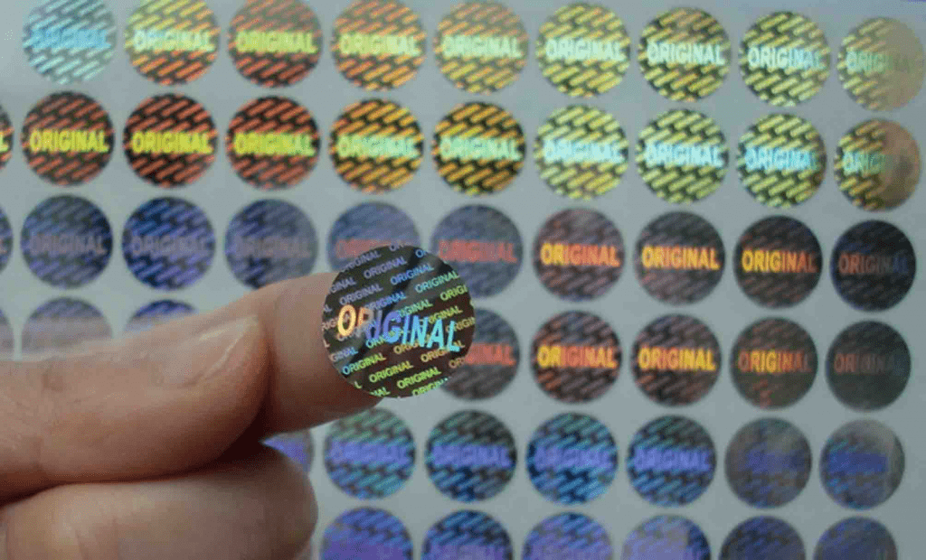 Chất liệu decal trong in thẻ cào SMS là gì?