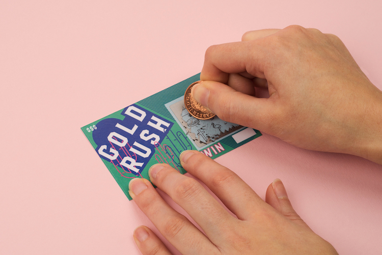 Đối tượng sử dụng tem cào chống giả QR code